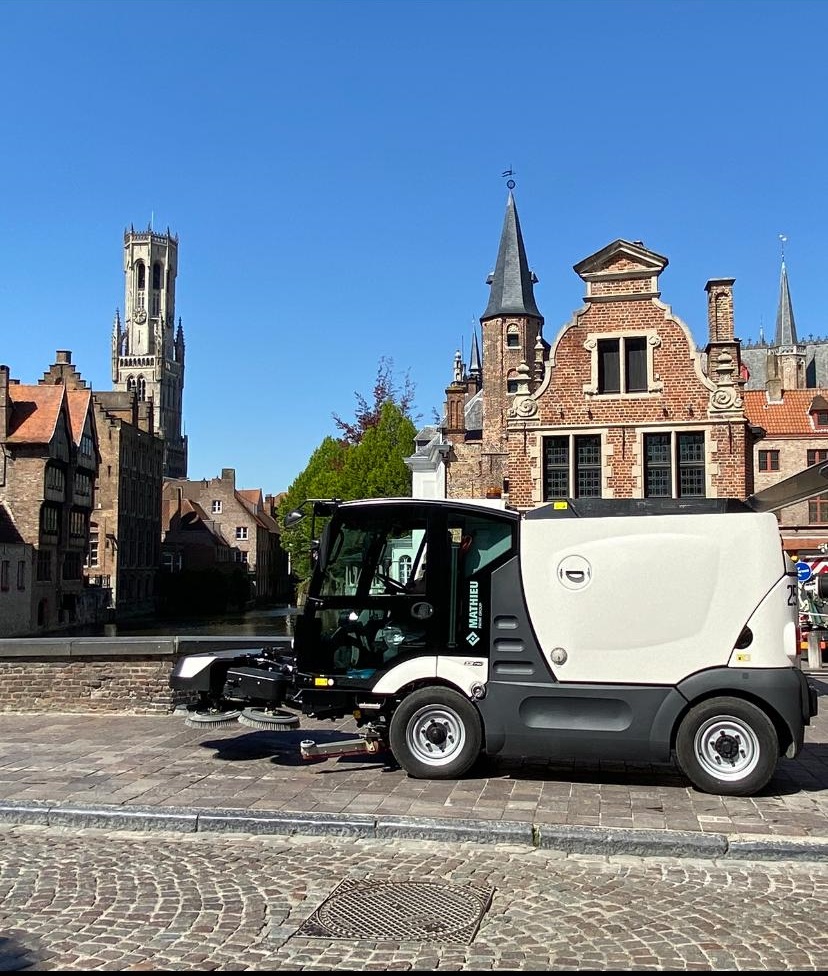 Voetpaden in Brugse binnenstad krijgen deftige schrobbeurt