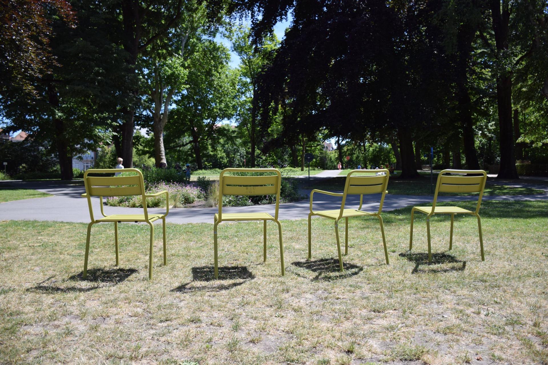 520 Groene stoelen in Brugse stadsparken