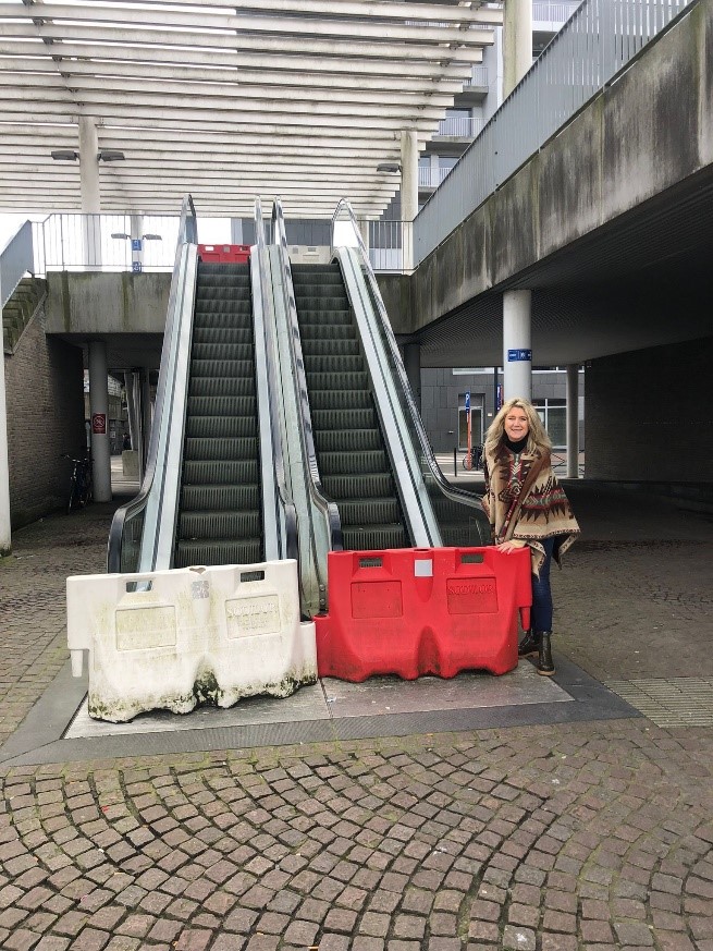 Roltrappen voorkant station opnieuw in werking.