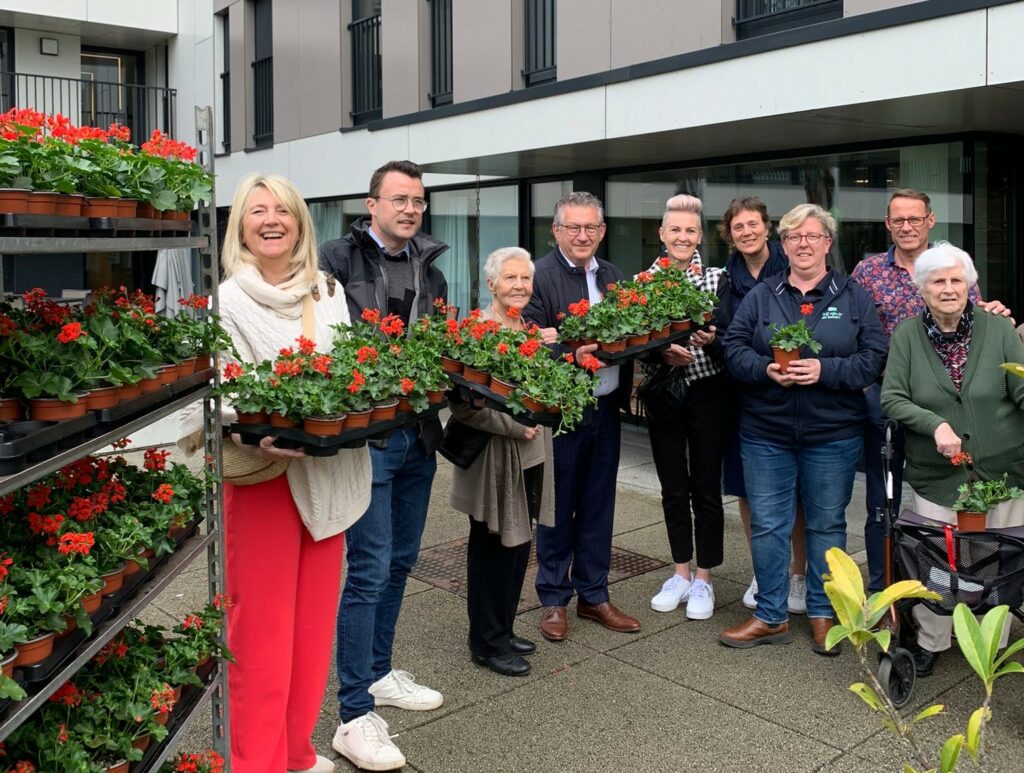 brugse bebloemingsactie voor buurtcomités bloemetjes