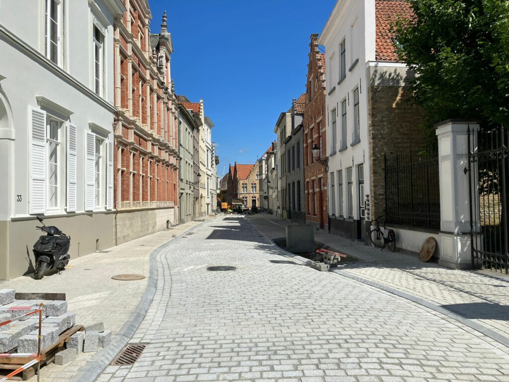 sint-jorisstraat afgewerkt mercedes van volcem brugge